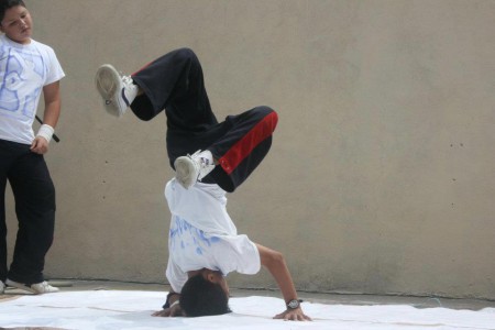 DE AQUI SURGIO NUESTRO PATROCINIO EL CREADOR DE ESTA PAG BAILANDO BREAK DANCE